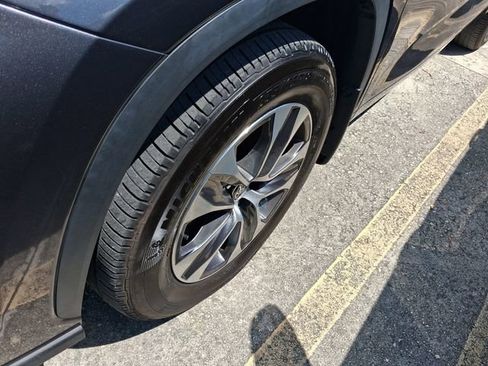 Used 2024 Toyota Highlander XLE image 4