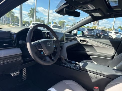 Used 2025 Toyota Camry SE image 13