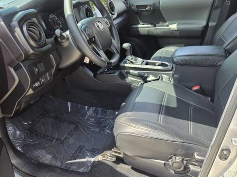 Used 2022 Toyota Tacoma SR w/ SR Convenience Package RWD image 10