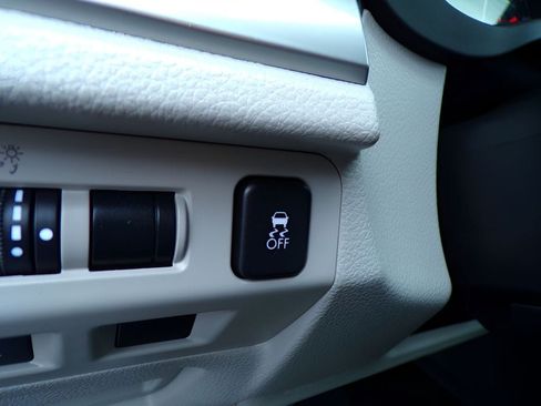 Used 2018 Subaru Forester 2.5i AWD/4WD image 19