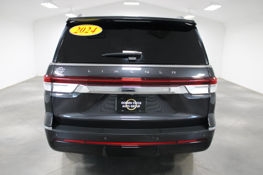 Used 2024 Lincoln Navigator Premiere AWD/4WD image 8