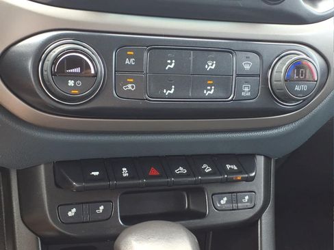 Used 2022 Chevrolet Colorado Z71 AWD/4WD image 19