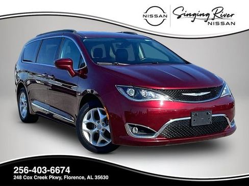 Used 2017 Chrysler Pacifica Touring-L w/ Tire & Wheel Group image 1