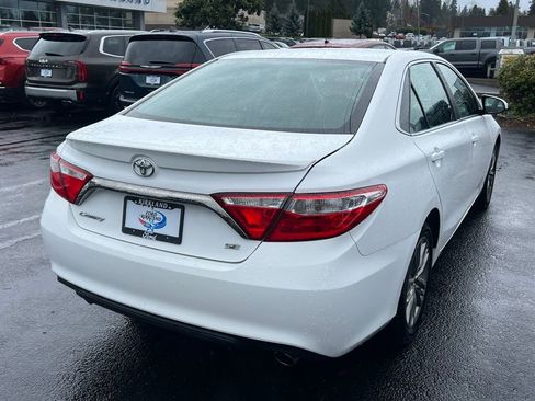 Used 2015 Toyota Camry SE image 4