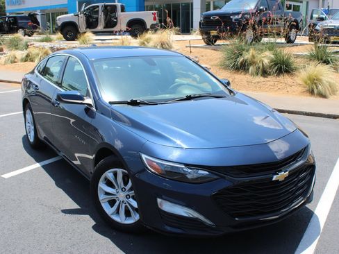 Used 2022 Chevrolet Malibu LT FWD image 2