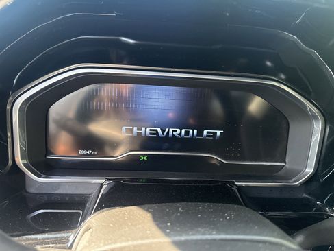 Used 2025 Chevrolet Silverado 2500 LT w/ Convenience Package image 8