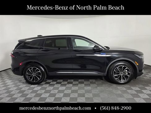 Used 2024 Lincoln Nautilus Premier image 7