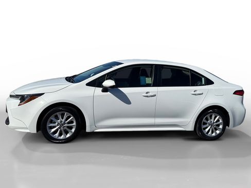 Used 2020 Toyota Corolla LE w/ LE Convenience Package image 2