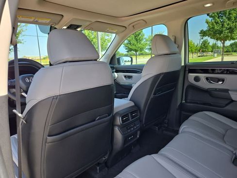 Used 2023 Honda Pilot Touring image 16