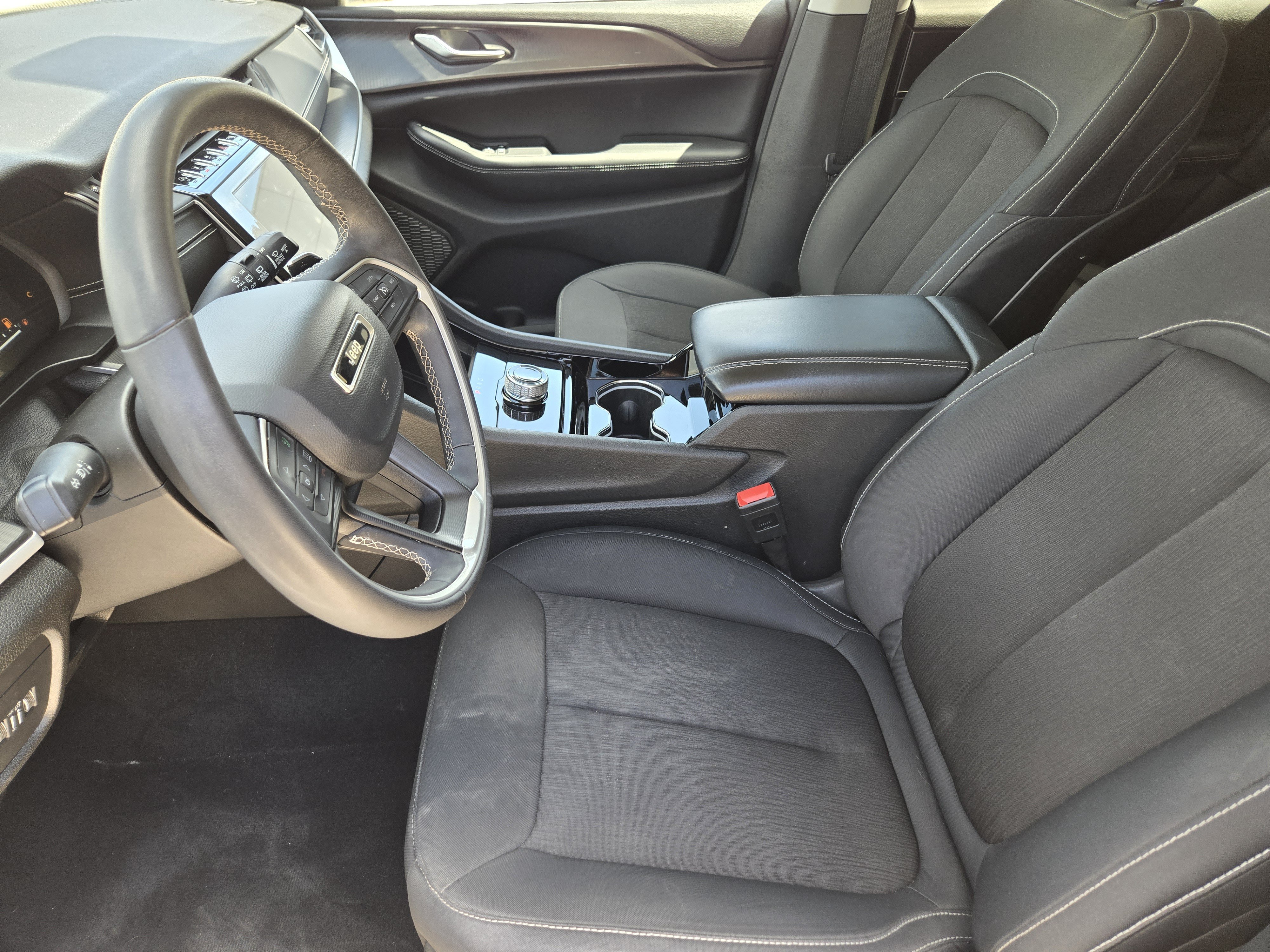 Used 2023 Jeep Grand Cherokee Laredo w/ Luxury Tech Group I AWD/4WD image 14