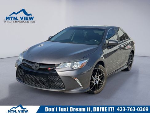 Used 2017 Toyota Camry SE w/ Moonroof Package image 1