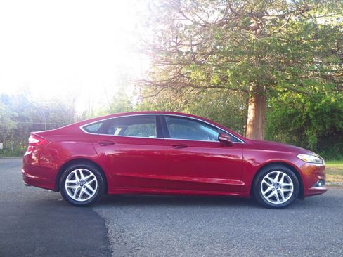 Used 2013 Ford Fusion SE FWD image 5