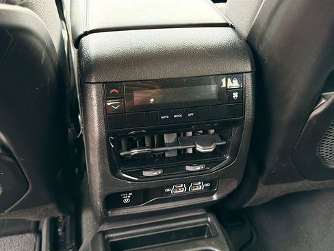 Used 2022 Jeep Grand Cherokee L Laredo w/ Luxury Tech Group I AWD/4WD image 20