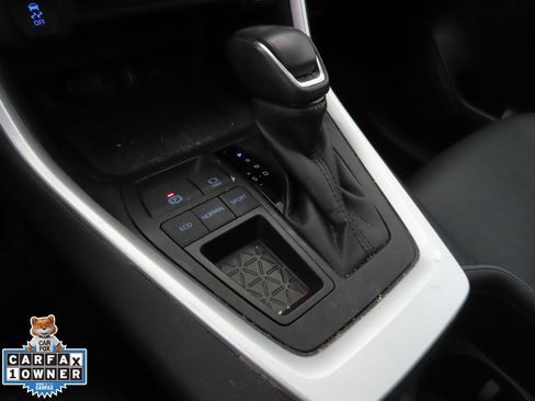 Used 2022 Toyota RAV4 XLE Premium image 18