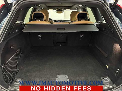 Used 2019 Volvo XC60 T5 Inscription w/ Protection Package image 17