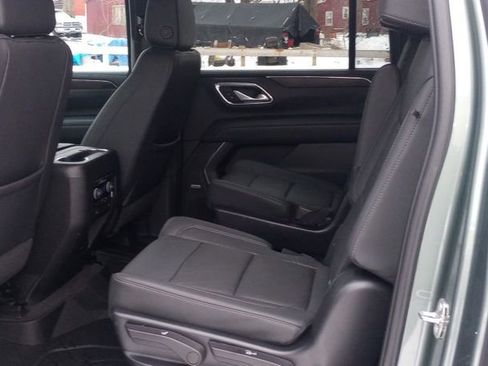 Used 2023 Chevrolet Suburban Z71 w/ Luxury Package image 16