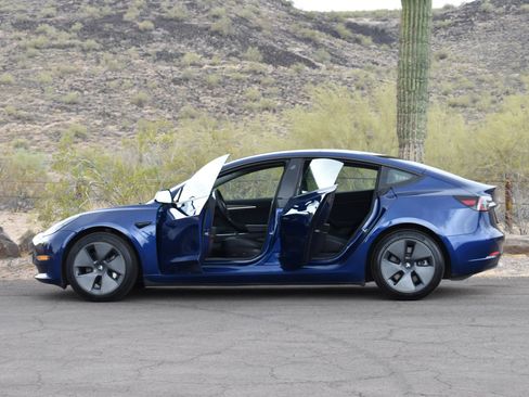 Used 2023 Tesla Model 3 Standard Range RWD image 5