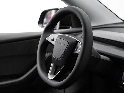 Used 2026 Tesla Model Y 2WD image 14