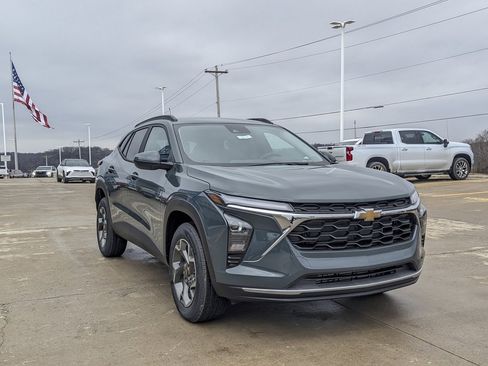 New 2026 Chevrolet Trax LT w/ LT Convenience Package image 5