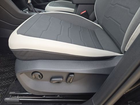 New 2026 Volkswagen Taos SE FWD image 19