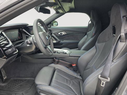 Used 2025 BMW Z4 M40i w/ Premium Package image 18