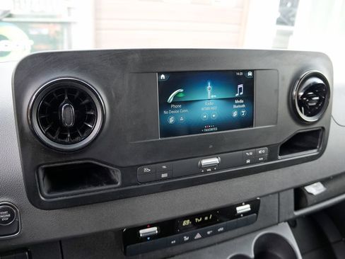 Used 2023 Mercedes-Benz Sprinter 2500 image 17
