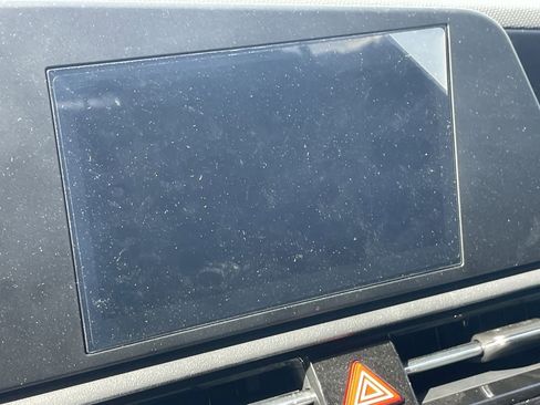 Certified 2025 Kia Niro LX FWD image 9