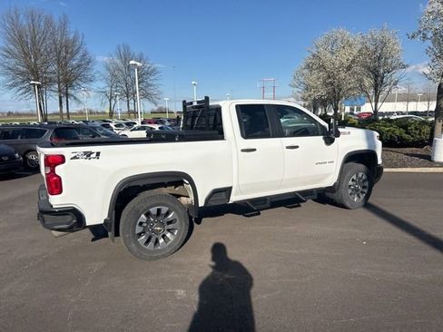 Used 2024 Chevrolet Silverado 2500 Custom w/ Custom Convenience Package image 11
