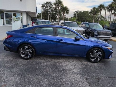 Certified 2024 Hyundai Elantra Limited FWD image 3