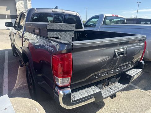 Used 2017 Toyota Tacoma TRD Off-Road w/ Tow Package RWD image 3
