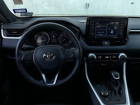 Used 2022 Toyota RAV4 SE w/ Convenience Package image 14