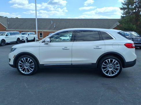 Used 2017 Lincoln MKX Reserve w/ Driver Assistance Package AWD/4WD image 4
