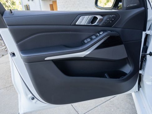 Used 2020 BMW X7 M50i w/ Dynamic Handling Package image 9