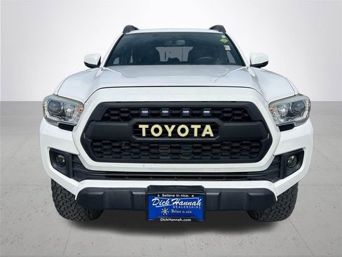 Used 2017 Toyota Tacoma TRD Off-Road image 3