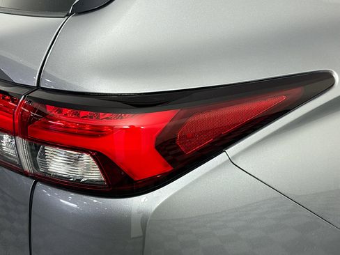 Used 2023 Mitsubishi Outlander SE image 33