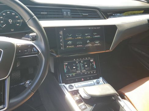 Used 2022 Audi e-tron Chronos AWD/4WD image 22
