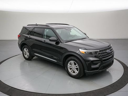 Certified 2024 Ford Explorer XLT AWD/4WD image 2
