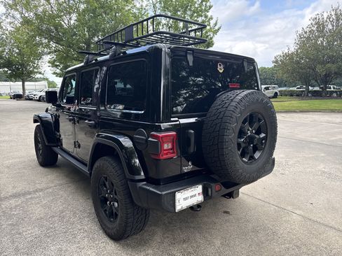 Used 2018 Jeep Wrangler Unlimited Sahara w/ Quick Order Package 24M Moab AWD/4WD image 5