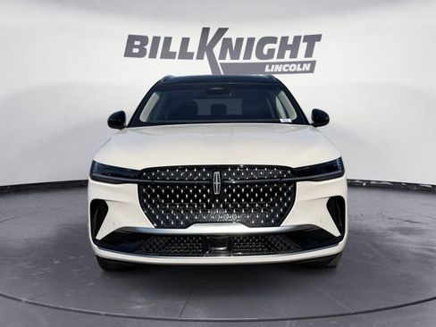 Used 2024 Lincoln Nautilus Reserve w/ Equipment Group 202A image 8