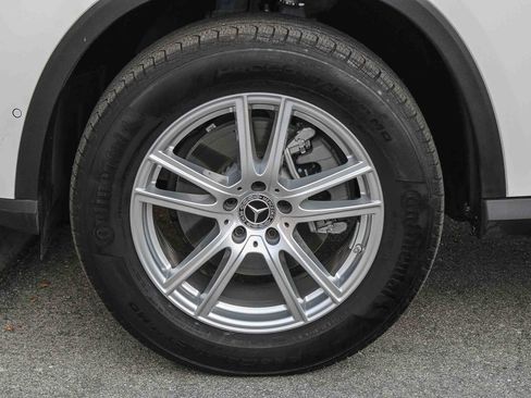 Used 2025 Mercedes-Benz GLC 300 image 11