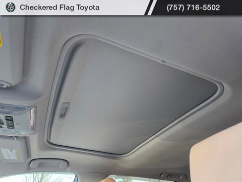 Used 2021 Toyota RAV4 XLE w/ Convenience Package image 9