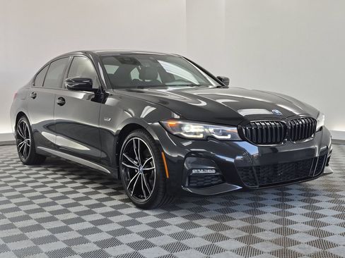 Used 2022 BMW 330e xDrive w/ M Sport Package AWD/4WD image 7