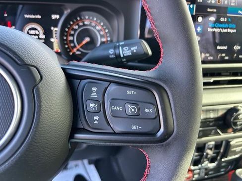 Used 2024 Jeep Gladiator Rubicon w/ Technology Group image 21