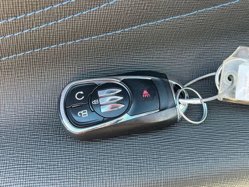 Used 2025 Buick Envista Sport Touring image 22