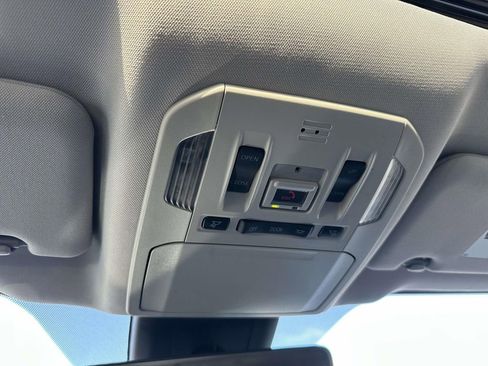 Used 2021 Toyota Highlander XLE image 27