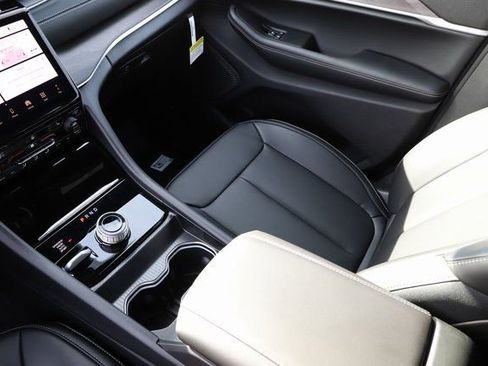 New 2025 Jeep Grand Cherokee Limited AWD/4WD image 26