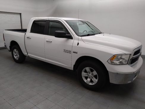 Used 2018 RAM 1500 Classic SLT AWD/4WD image 11