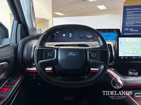 Certified 2025 Ford Expedition Platinum AWD/4WD image 18