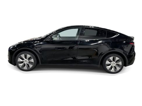 Certified 2023 Tesla Model Y Long Range AWD/4WD image 3