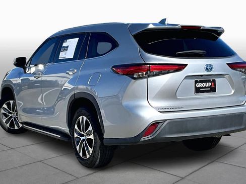 Used 2022 Toyota Highlander XLE image 10